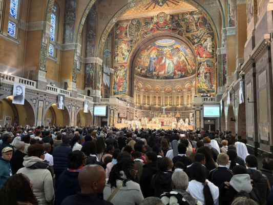 Pray at the Basilica of Saint Thérèse