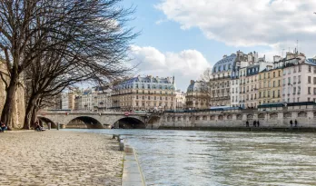 Walk along the Seine