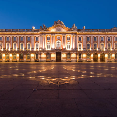 Walk through Place du Capitole