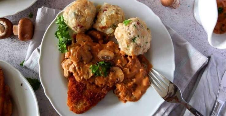 Schnitzel, Knödel