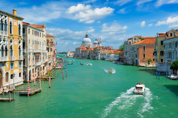Traveling Across Multiple European Countries - What to Expect on a European Tour